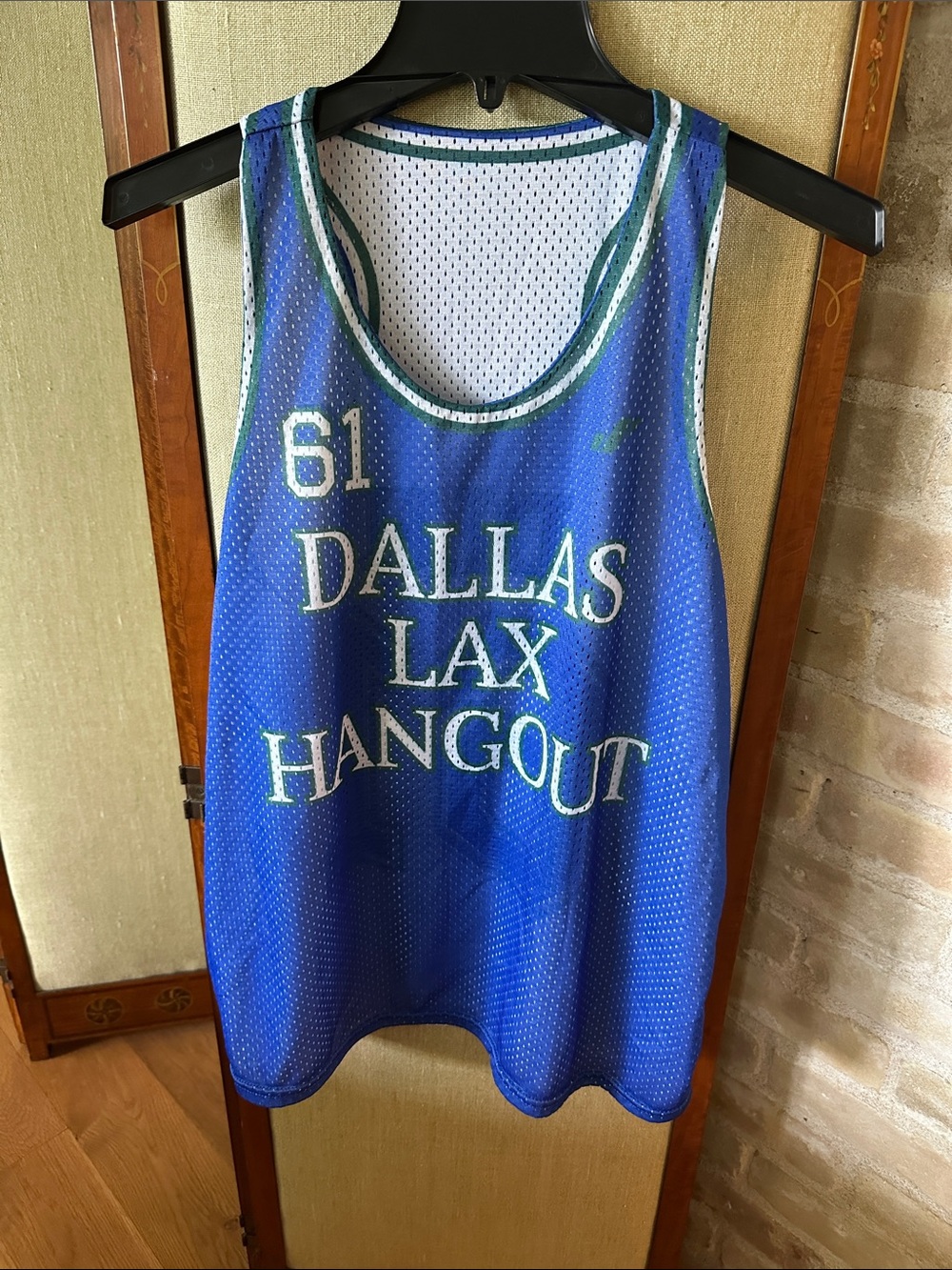 Women’s lacrosse Blue and white with green trim reversible pinnie in M/L size